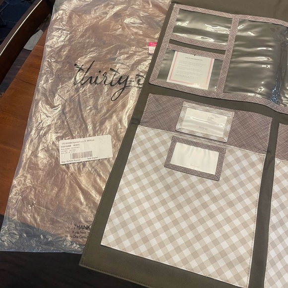 NEW IN PACKAGE! Wall Organizer - Picture 6 of 9